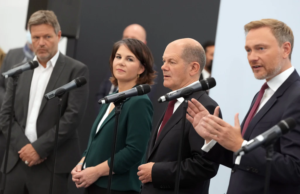 Mehr Mindestlohn, kein Tempolimit, Bürgergeld: Das wollen SPD, Grüne und FDP