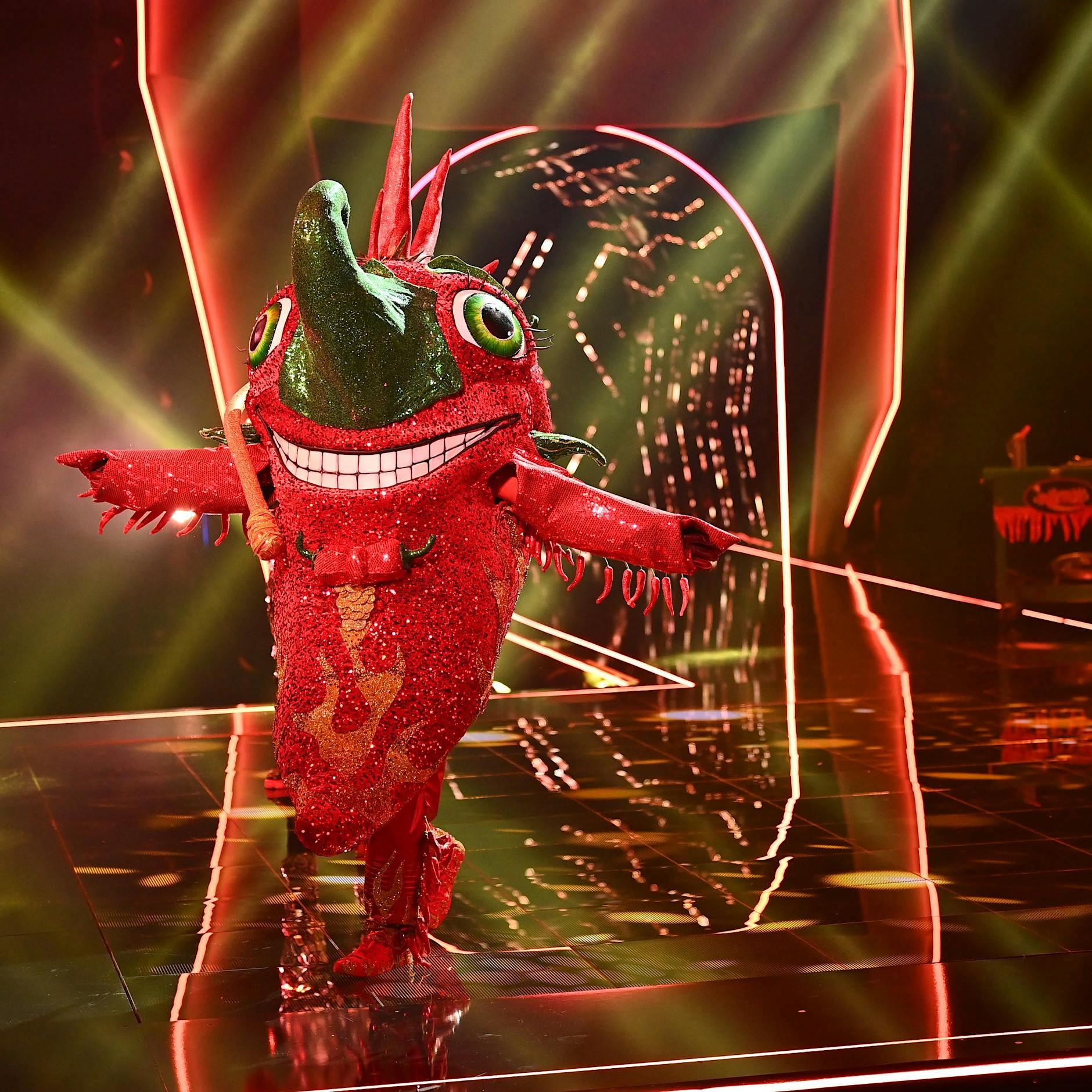 Krasse Enthüllung bei „The Masked Singer“: So lief die erste Folge – und DIESER Star steckt im Chili-Kostüm!