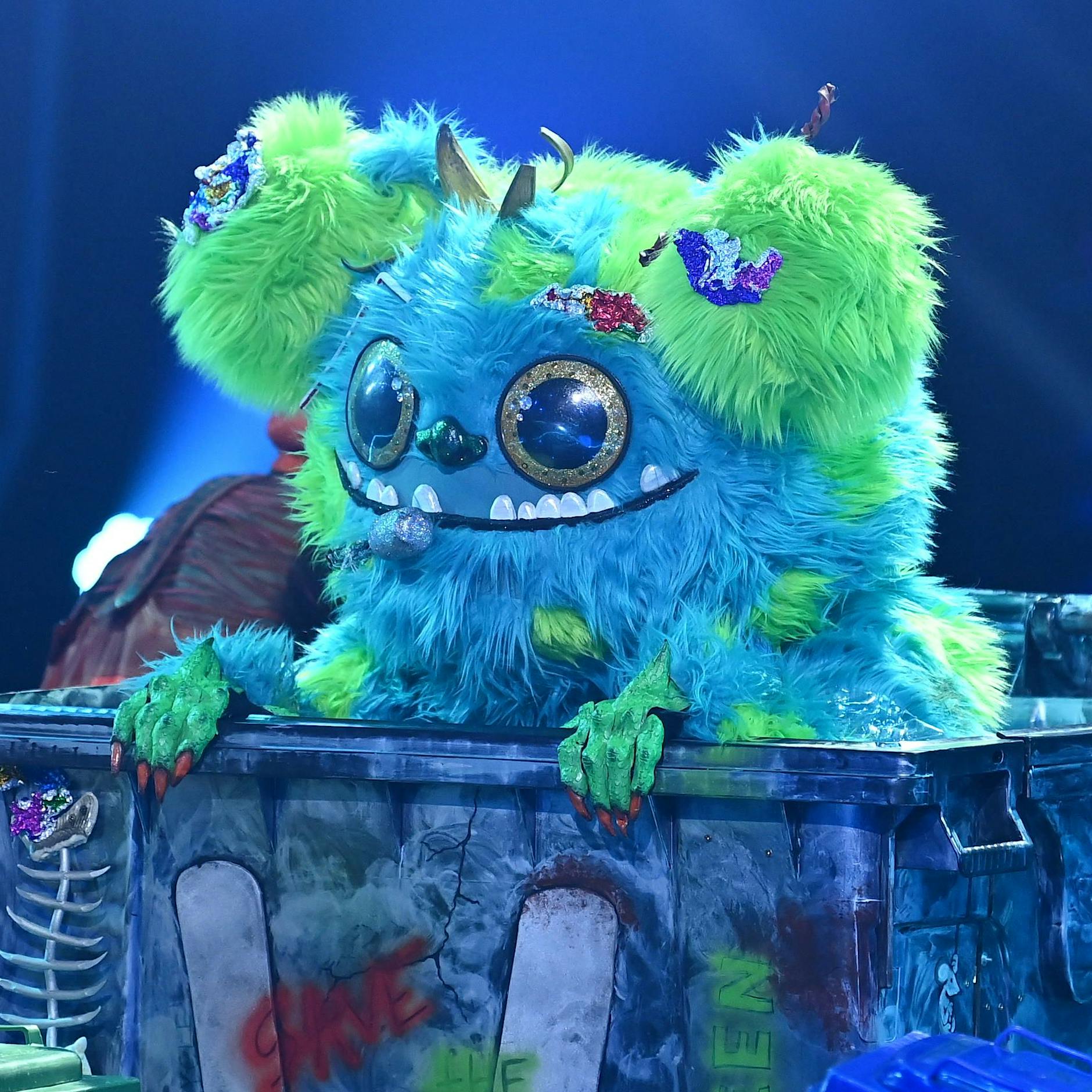 „The Masked Singer“ startet wieder: Erste Promis enttarnt? Fans der Show sind sicher: DIESE Stars stecken unter den neuen Masken!