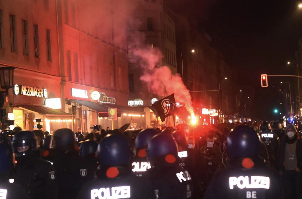 Polizeibilanz nach „Köpi“-Räumung: 76 Festnahmen, 46 verletzte Beamte