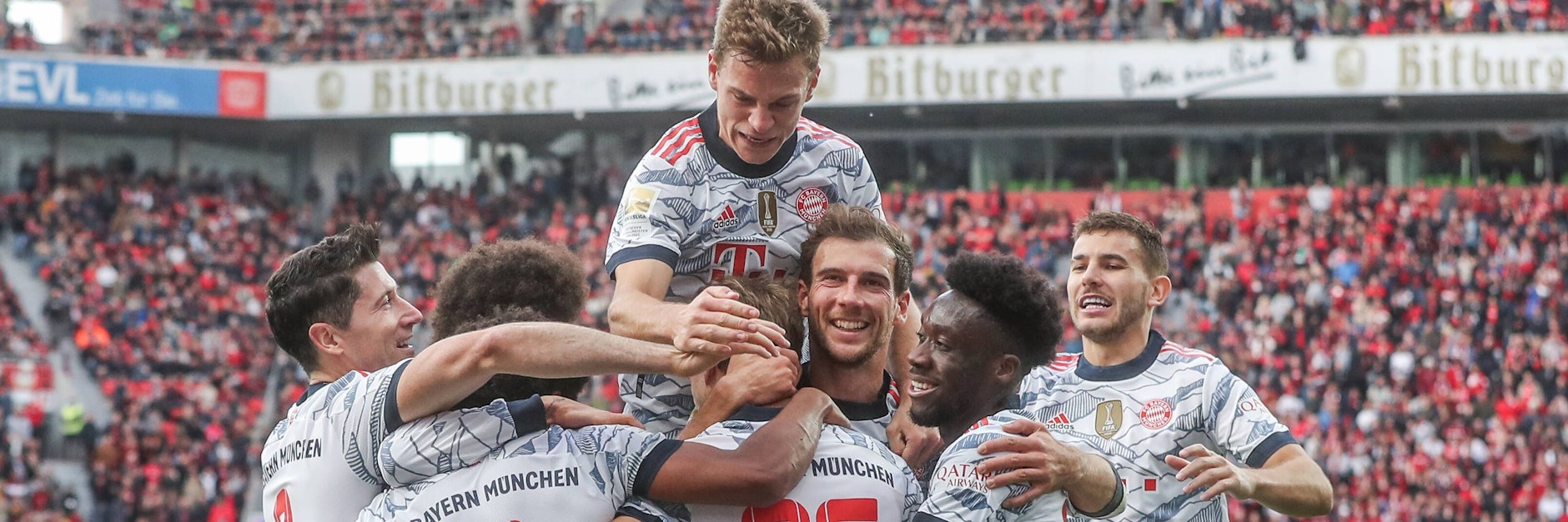 Jubeltraube im Minutentakt. Bayern zerlegte Leverkusens Hintermannschaft nach Belieben.