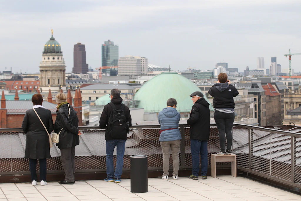 Eroberung der Dachterrasse: Die ersten Besucher sind begeistert