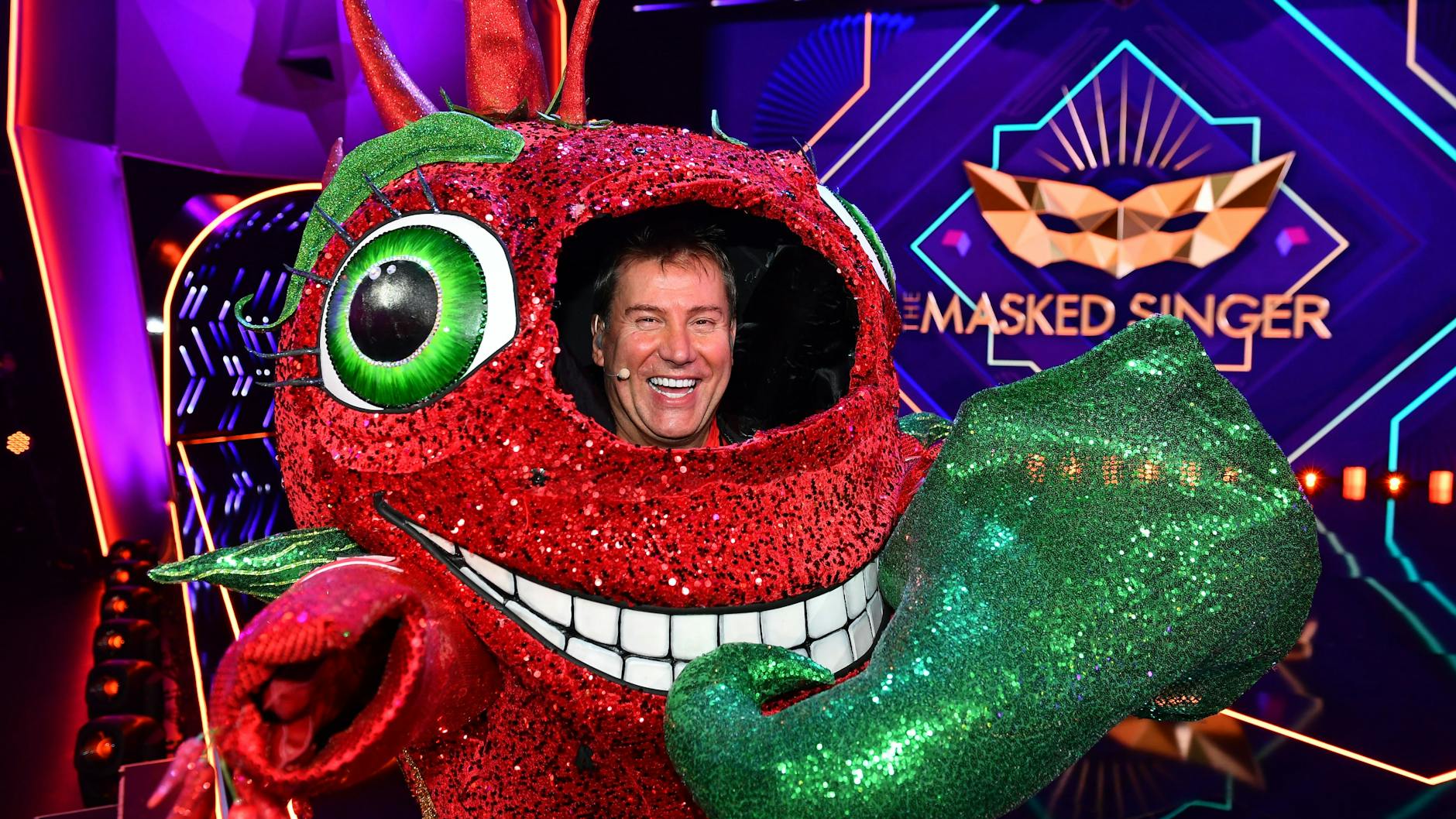 Tagesschau-Sprecher Jens Riewa wurde am Ende der ersten Episode von „The Masked Singer“ enttarnt - er steckte im Chilischoten-Kostüm.