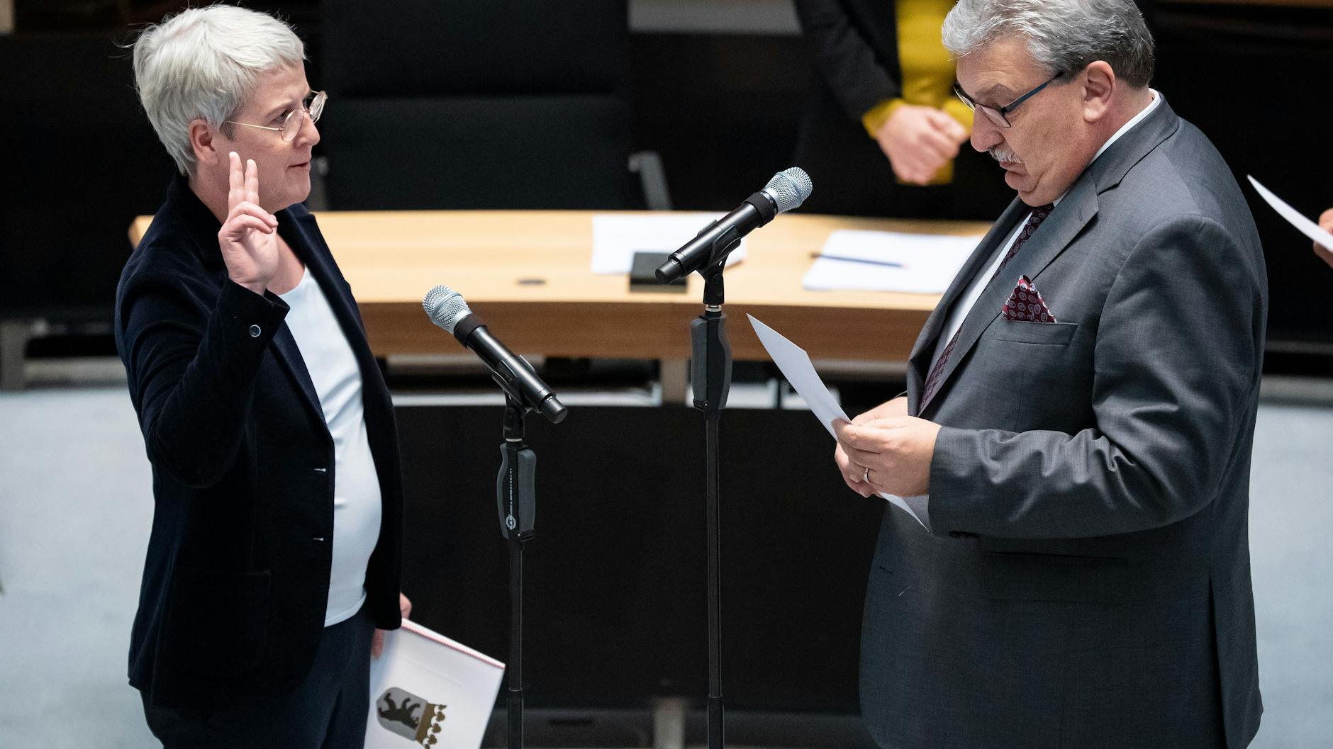 Vor zwei Jahren wurde Ludgera Selting vom Abgeordnetenhauspräsidenten Ralf Wieland als oberste Richterin Berlins vereidigt. Jetzt steht sie vor einer der schwierigsten Entscheidungen als Präsidentin des Verfassungsgerichtshofs: Waren die Chaos-Wahlen vom 26. September rechtlich zulässig? 