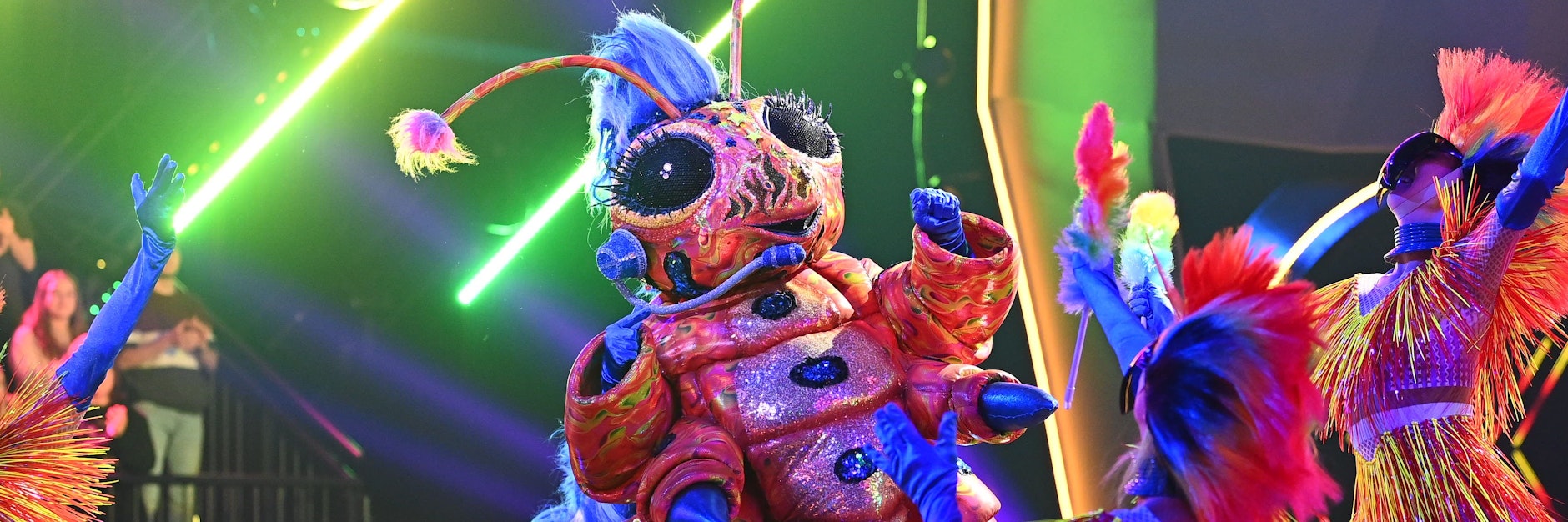 Die Raupe brachte in der ersten Folge von „The Masked Singer“ einen irren Auftritt auf die Bühne.