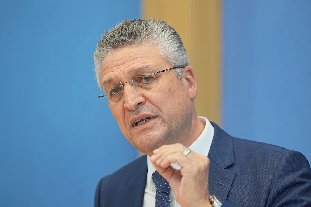 RKI-Chef rechnet mit steigender Zahl an Corona-Infektionen durch Reiserückkehrer