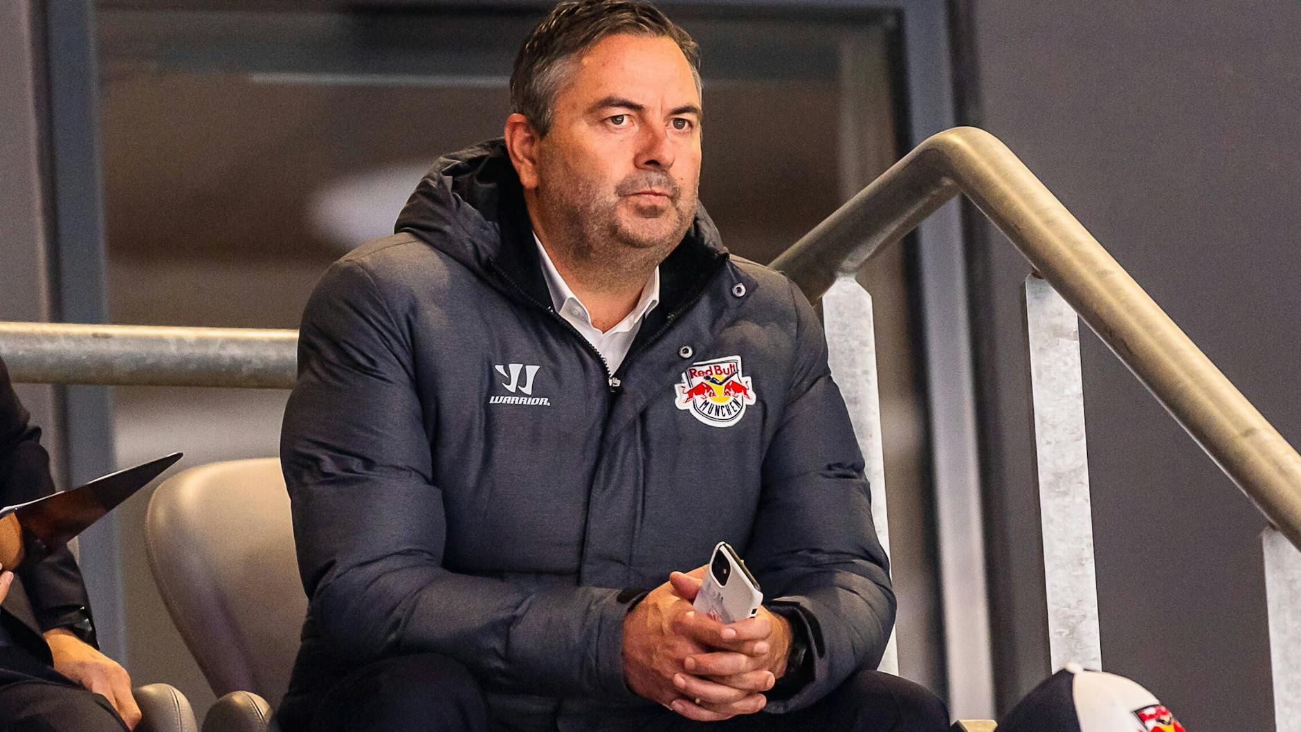 Red Bull Münchens Manager Christian Winkler und das Team haben ein Corona-Problem.