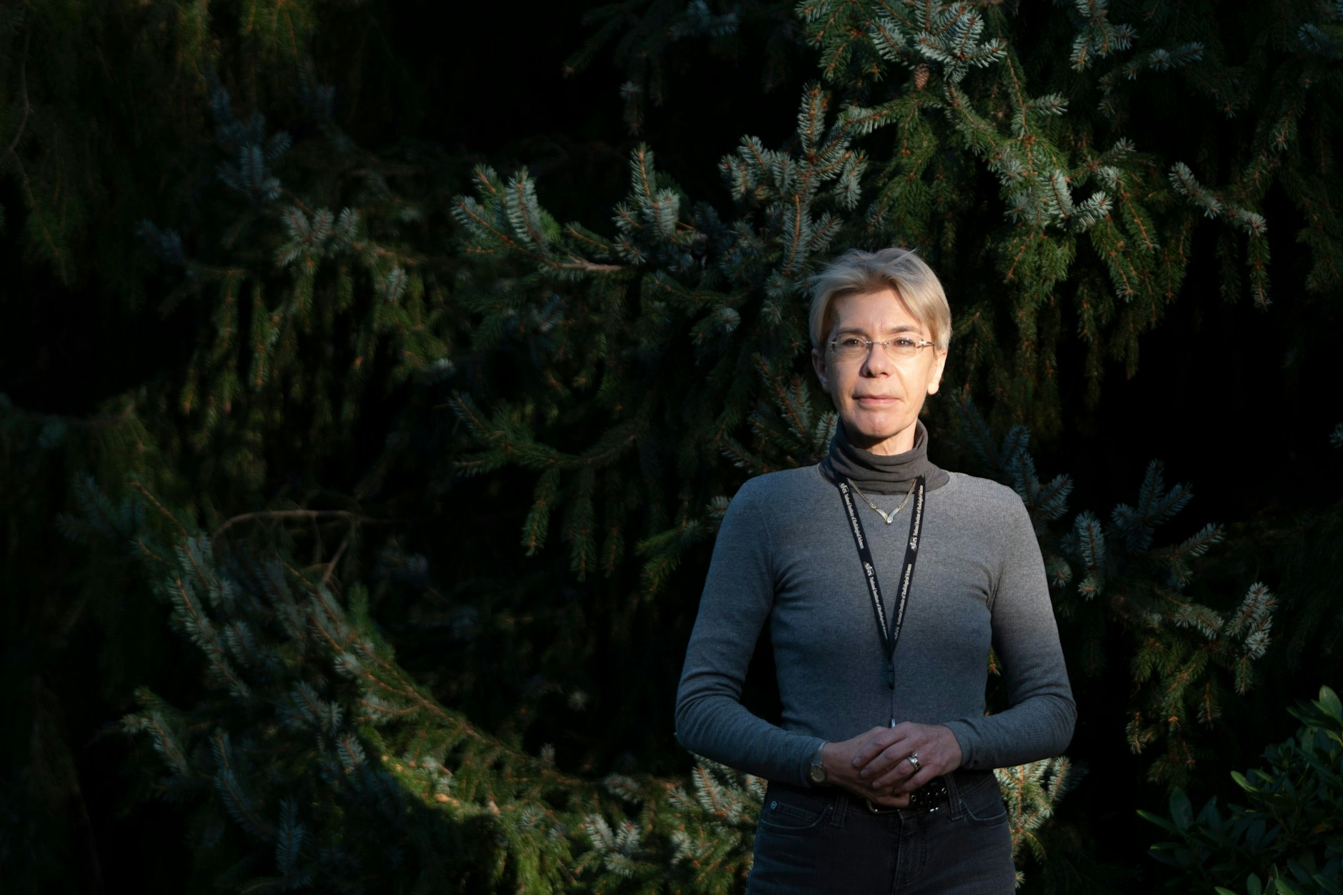 Ute Linz an ihrem Haus in Kaulsdorf