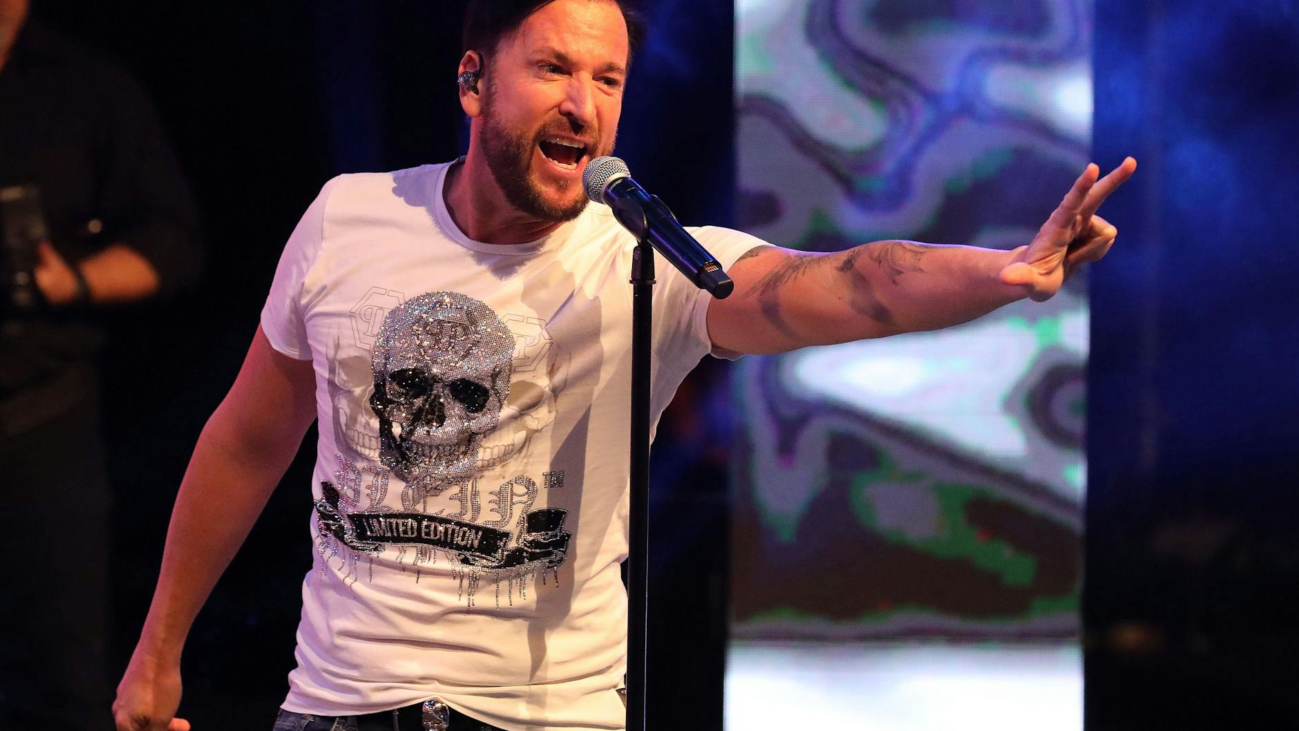 Michael Wendler radikalisierte sich schnell und machte sich einen Namen als Verschwörungsideologe. 