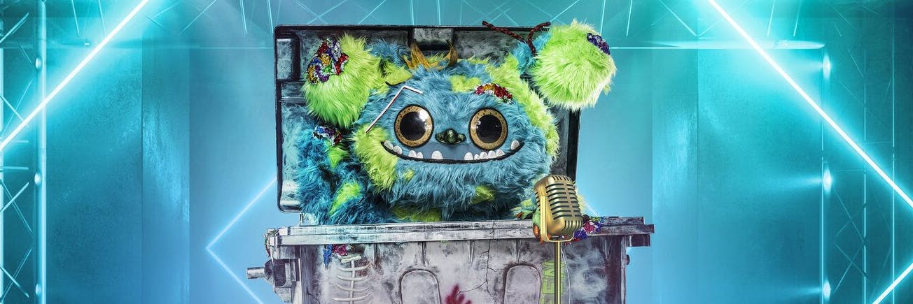 Müll-Monster Mülli Müller steht bei „The Masked Singer“ auf der Bühne.