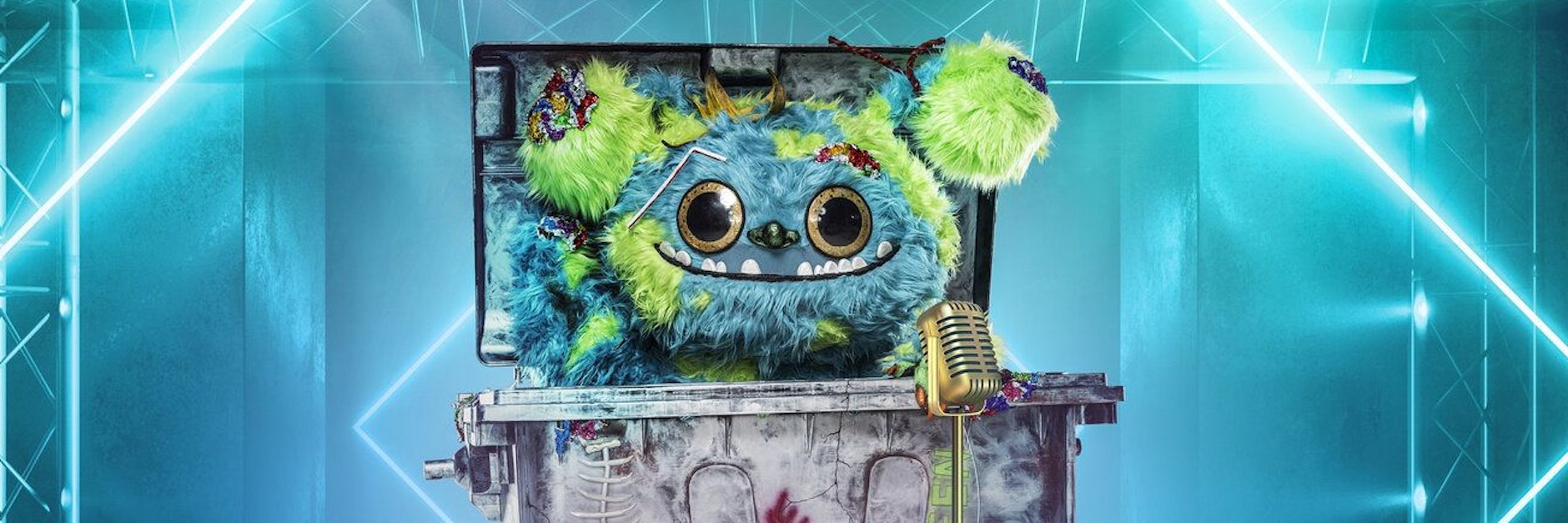 Müll-Monster Mülli Müller steht bei „The Masked Singer“ auf der Bühne.
