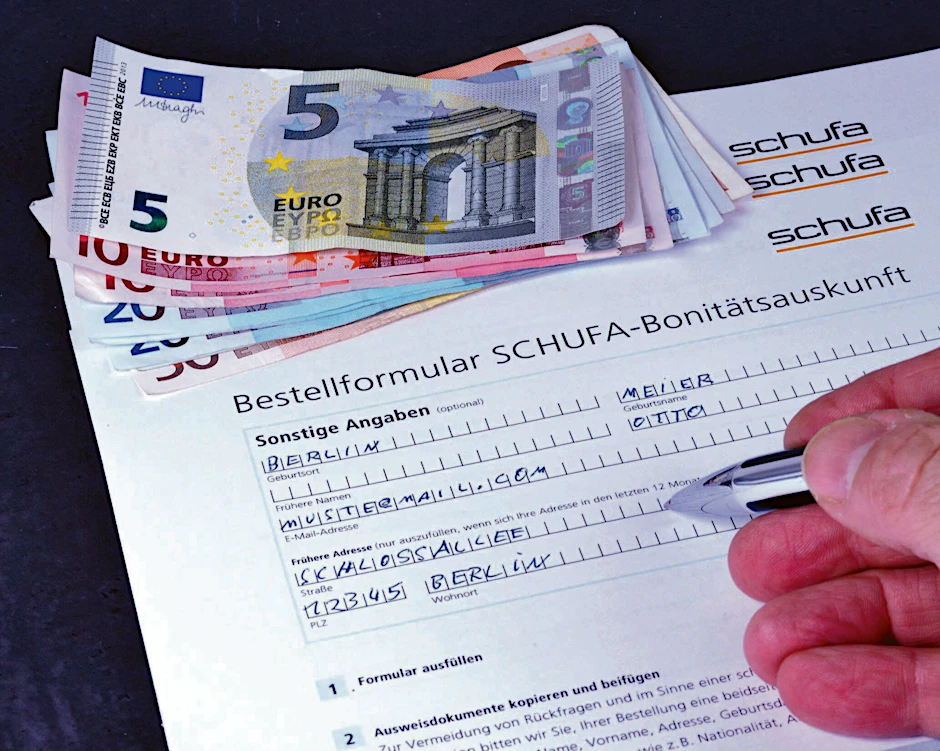 Die Bonitätsauskunft Schufa steht einem Medienbericht zufolge zum Verkauf (Symbolbild).