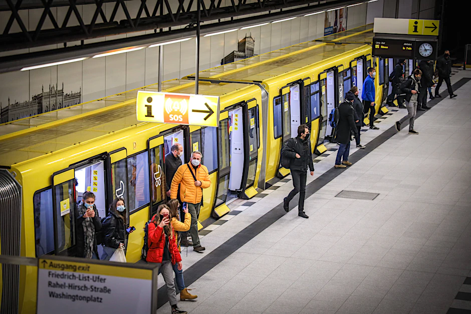 Bitte alles aussteigen! Ein U-Bahn-Zug der BVG unter dem Hauptbahnhof.