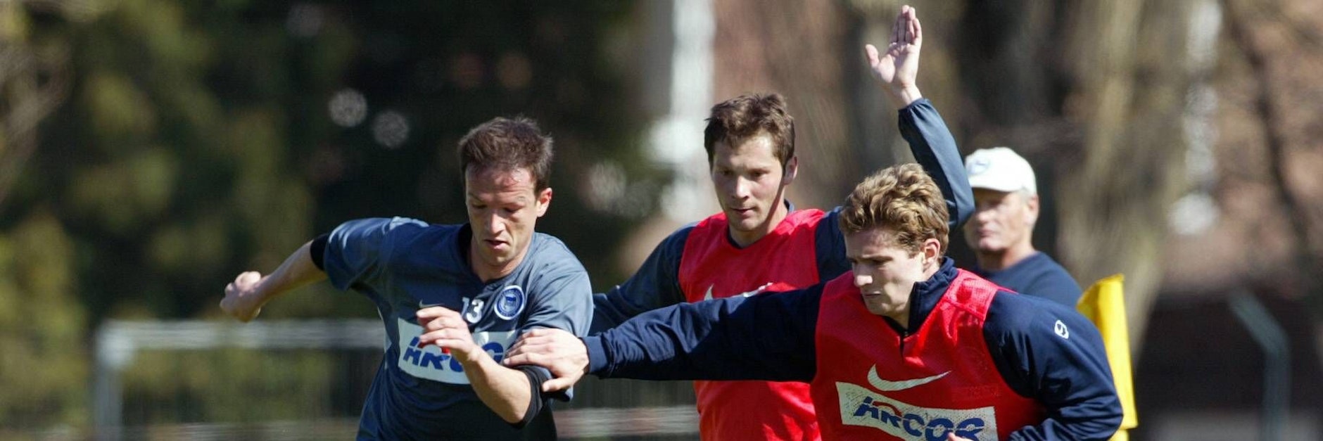 Fredi Bobic, Pal Dardai und Arne Friedrich (v. l.) spielten in der Saison 2003/2004 auch mit Andreas „Zecke“ Neuendorf zusammen.