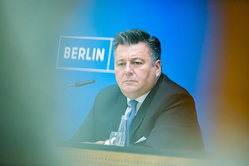 Andreas Geisel (SPD), Innensenator von Berlin, bei einer Pressekonferenz (Archivbild).