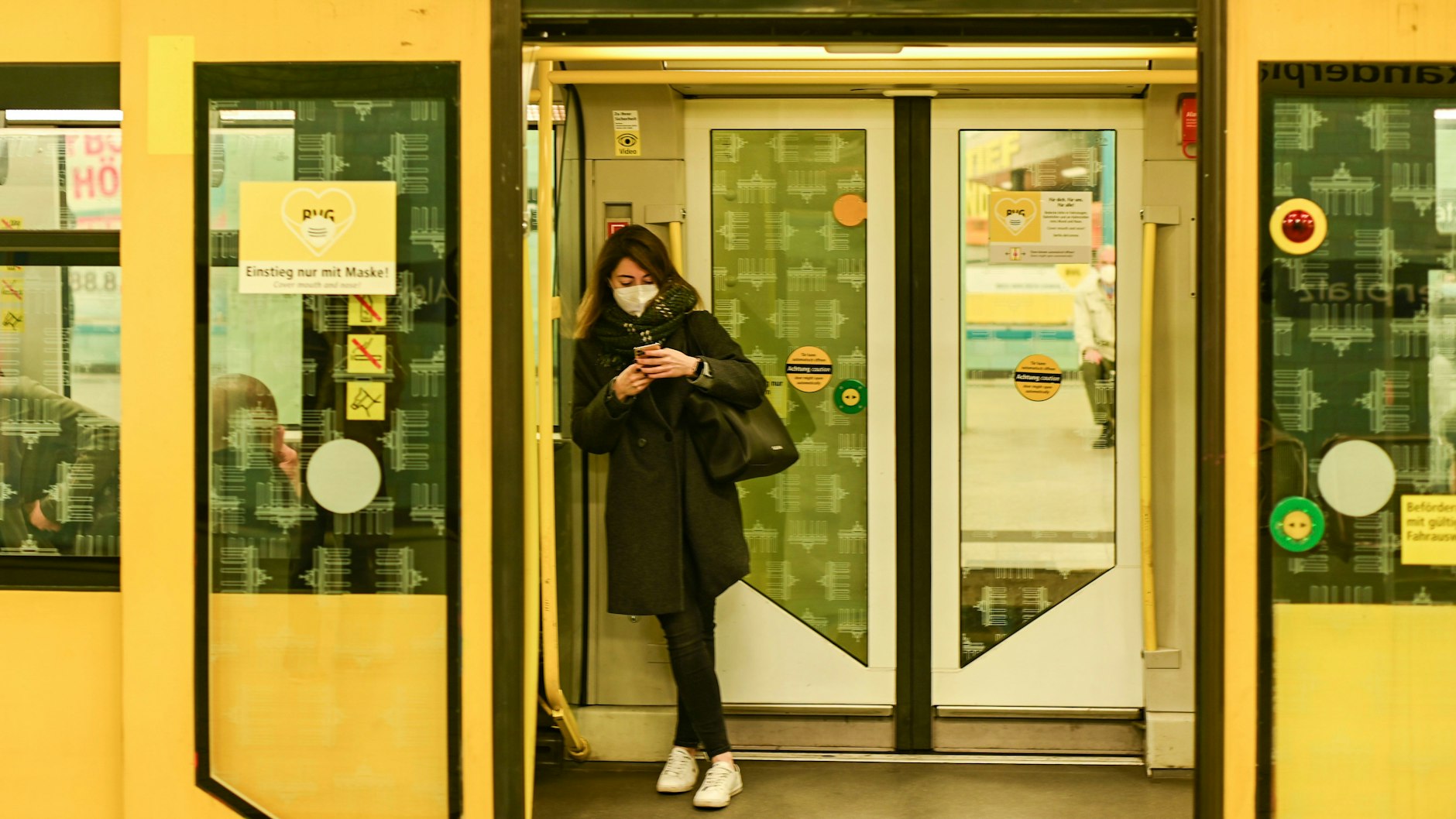 Die Verpflichtung, im öffentlichen Nahverkehr eine Maske zu tragen, wird auch mit dem Ende der epidemischen Lage in Deutschland nicht auslaufen.<br><br><br>