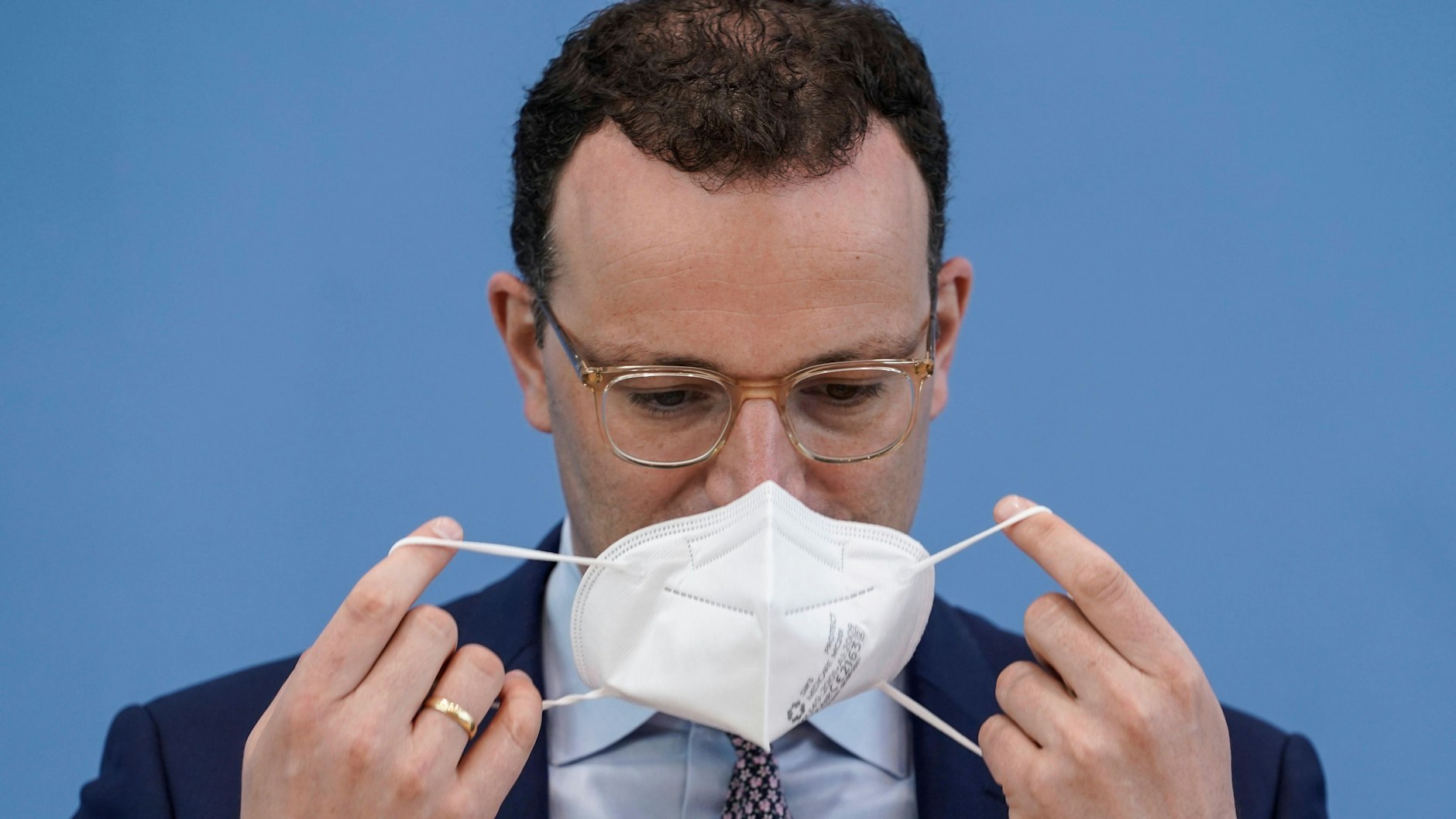 Bundesgesundheitsminister Jens Spahn (CDU) will keine Verlängerung der „epidemischen Lage“ in Deutschland über den 25. November hinaus. Entscheiden muss darüber jedoch der Bundestag.&nbsp;