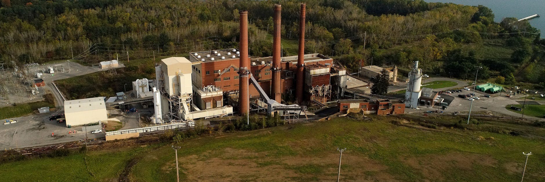 Das Kraftwerk am Seneca-See bei Dresden im Staat New York, das Bitcoin-Rechner versorgt. 