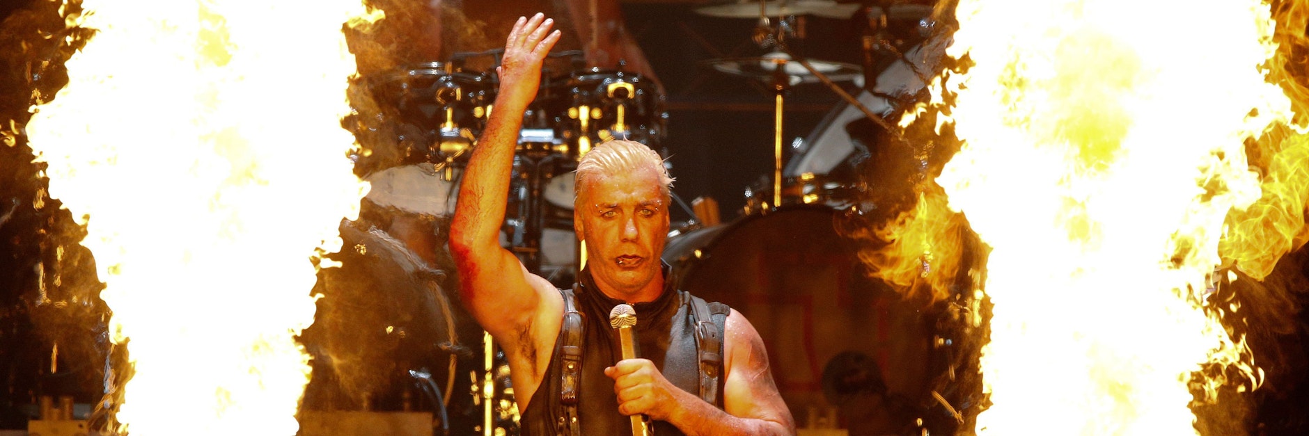  Till Lindemann, Sänger der Band Rammstein, steht beim Wacken Open-Air Festival auf der Bühne (Archivbild). 