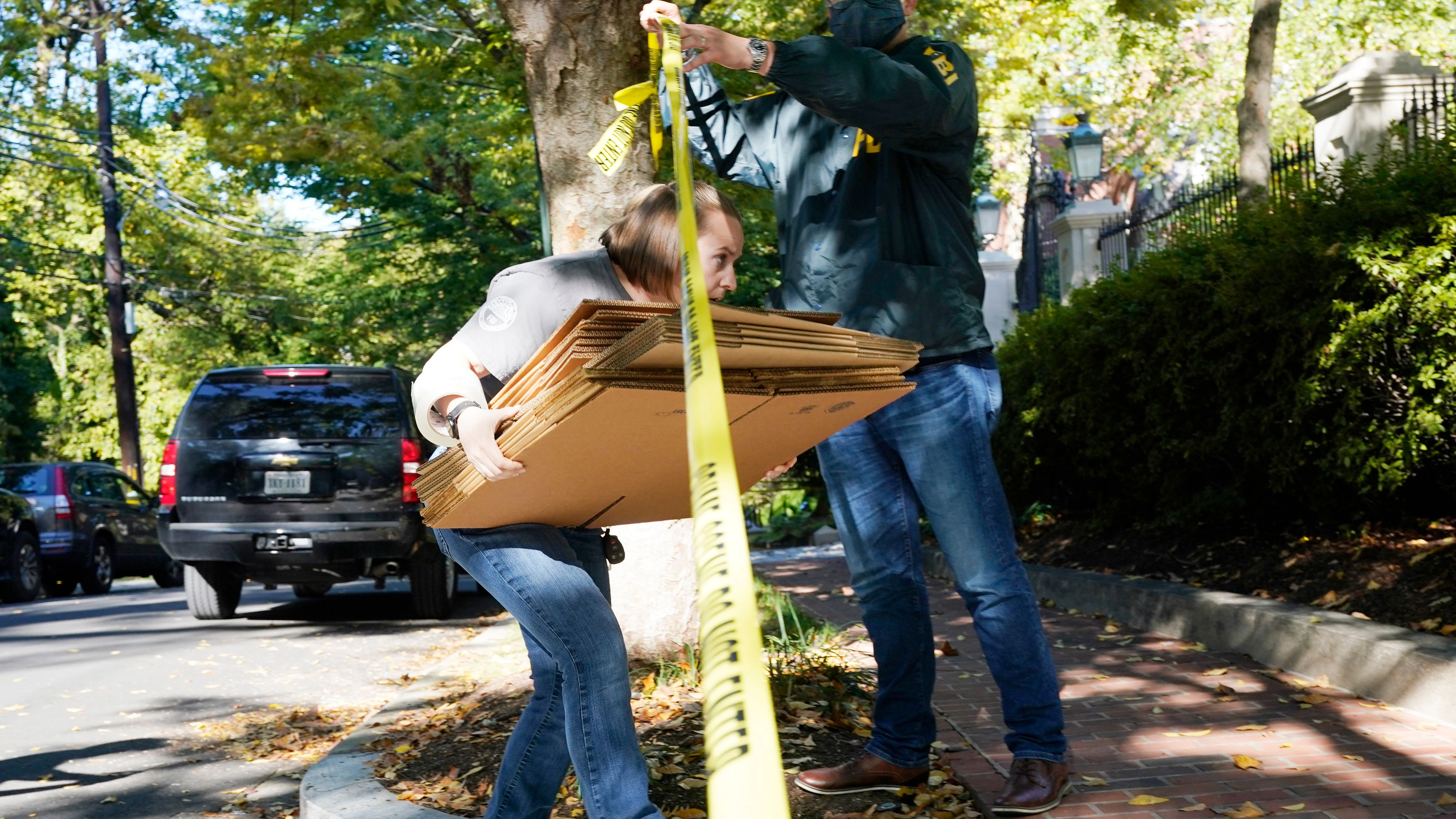 FBI-Agenten bei der Durchsuchung in Washington