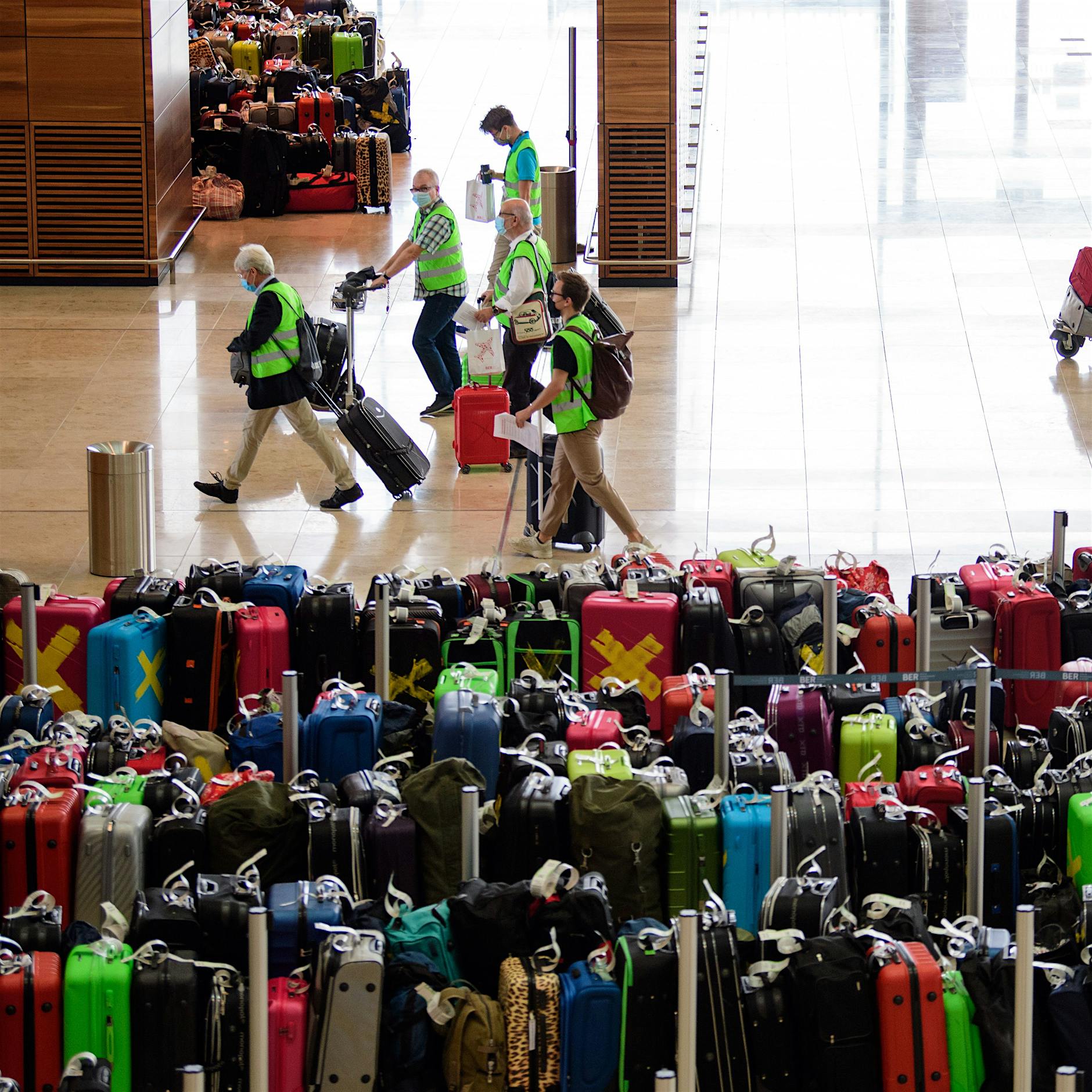 Darum warten Passagiere am Flughafen BER oft lange auf ihr Gepäck