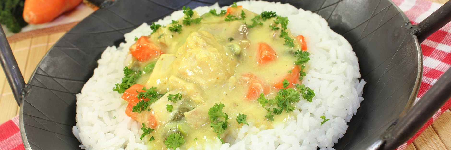 Hühnerfrikassee ist ein echter Klassiker - und gar nicht so schwer zuzubereiten.