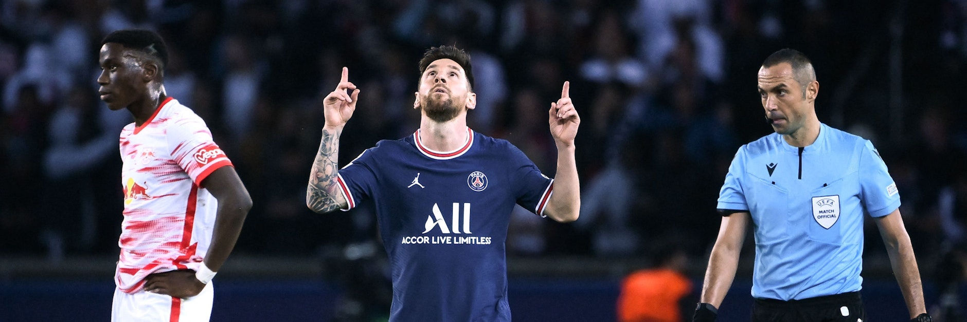 Lionel Messi bejubelt einen seiner beiden Treffer beim 3:2-Sieg von PSG gegen RB Leipzig.