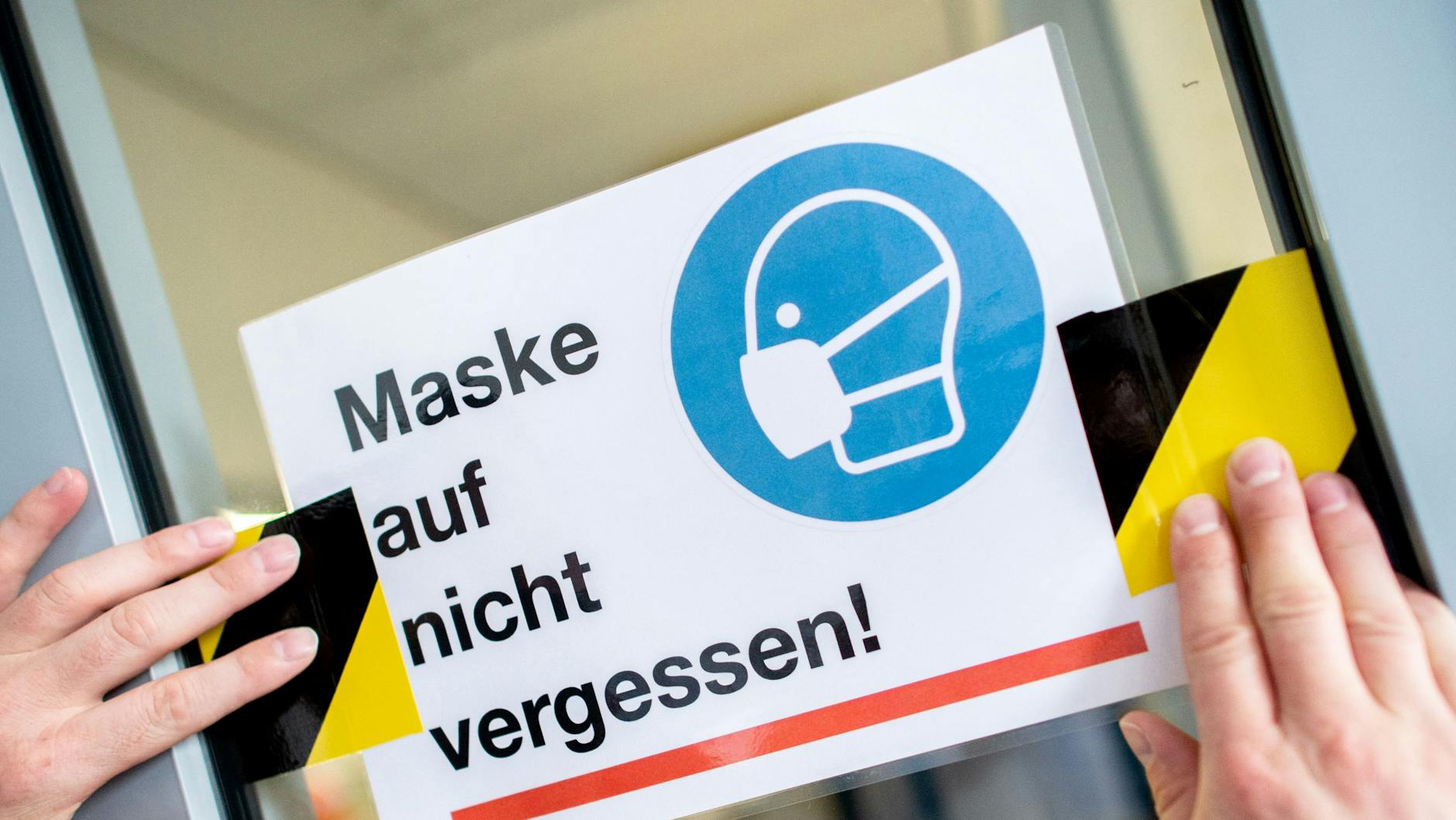 Die Mehrheit der Befragten will das Ende der Corona-Notlage – unter Beibehaltung von Hygiene- und Abstandsregeln (Symbolbild).