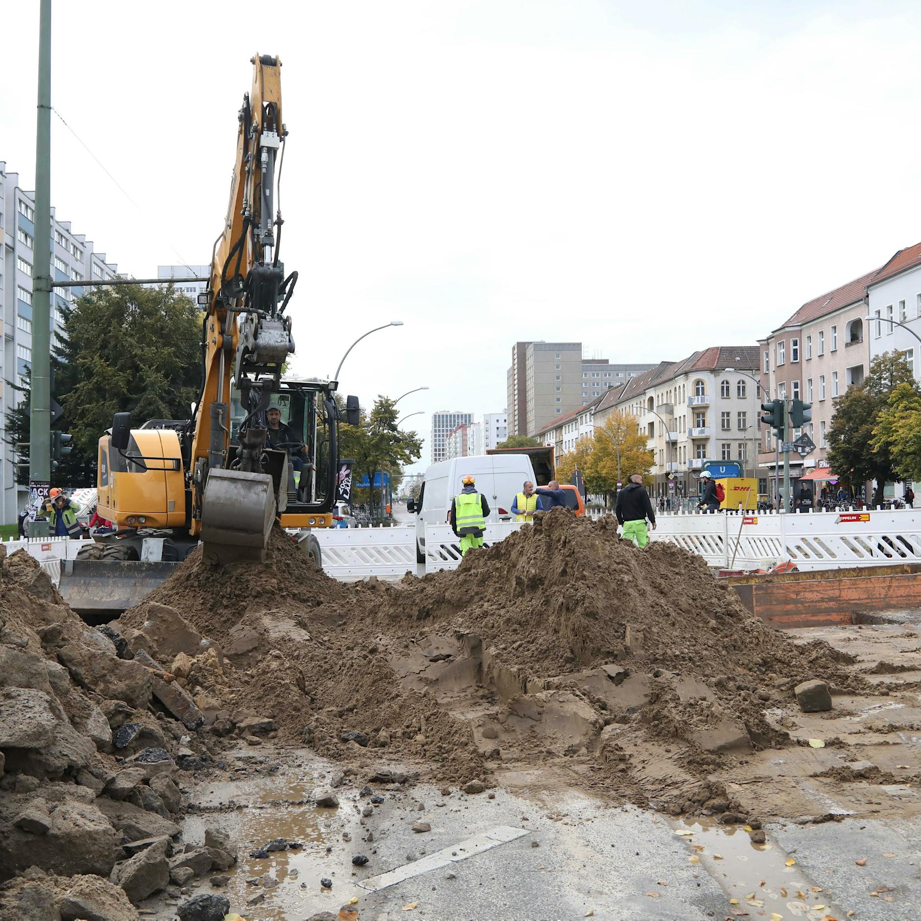 Wasserrohrbruch in Berlin-Lichtenberg: DIESE wichtige Ost-Verkehrsader bleibt über Wochen gesperrt!