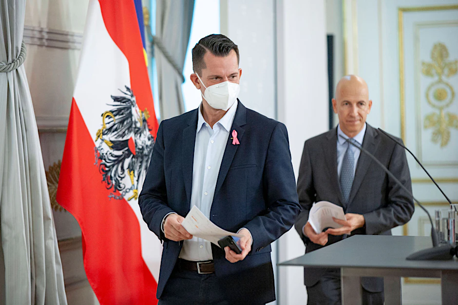 Der Gesundheitsminister von Österreich, Wolfgang Mückstein (links).