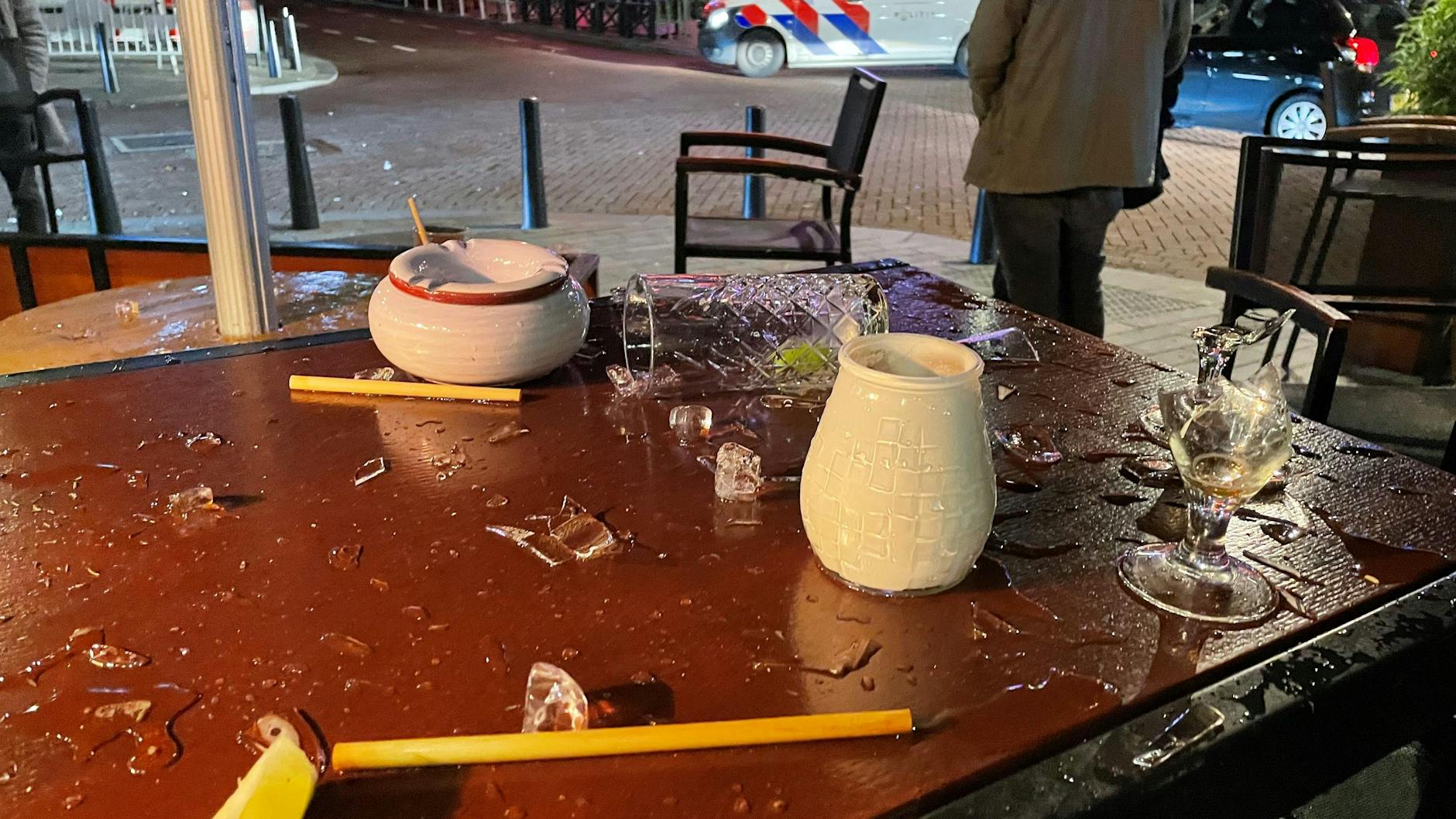 Kaputte Gläser, umgestürzte Stühle! Unions Führungscombo hatte einen Schock-Abend.