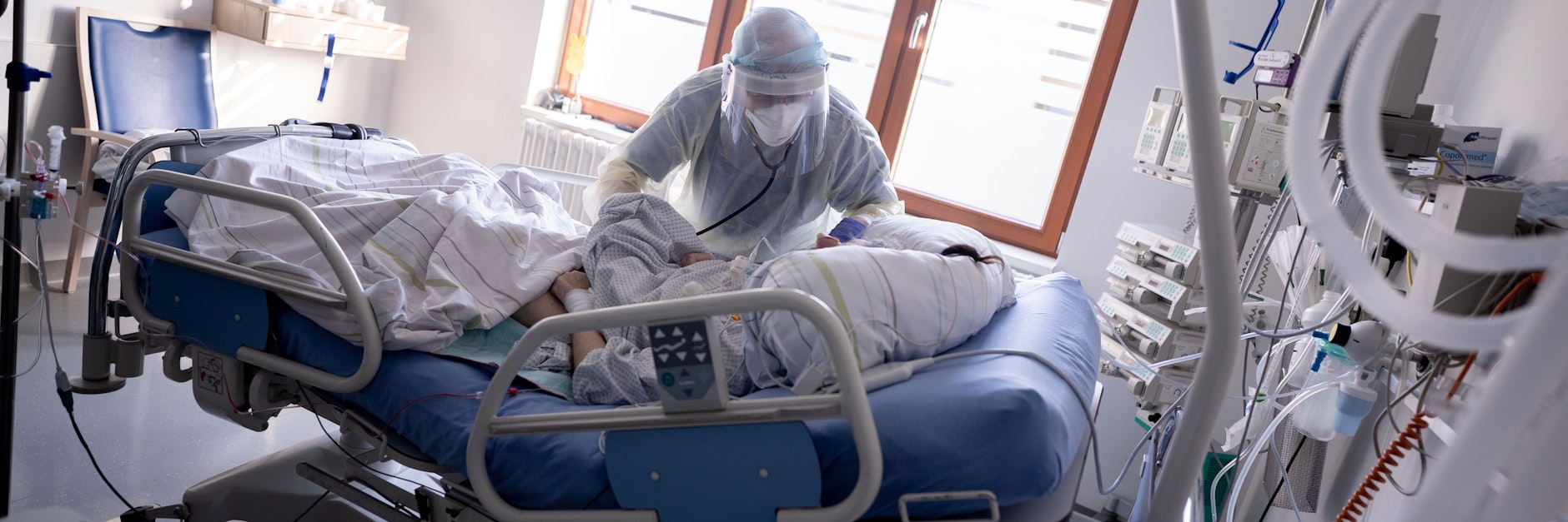 Fast 100 Berliner liegen mit Covid-19 auf einer Intensivstation.