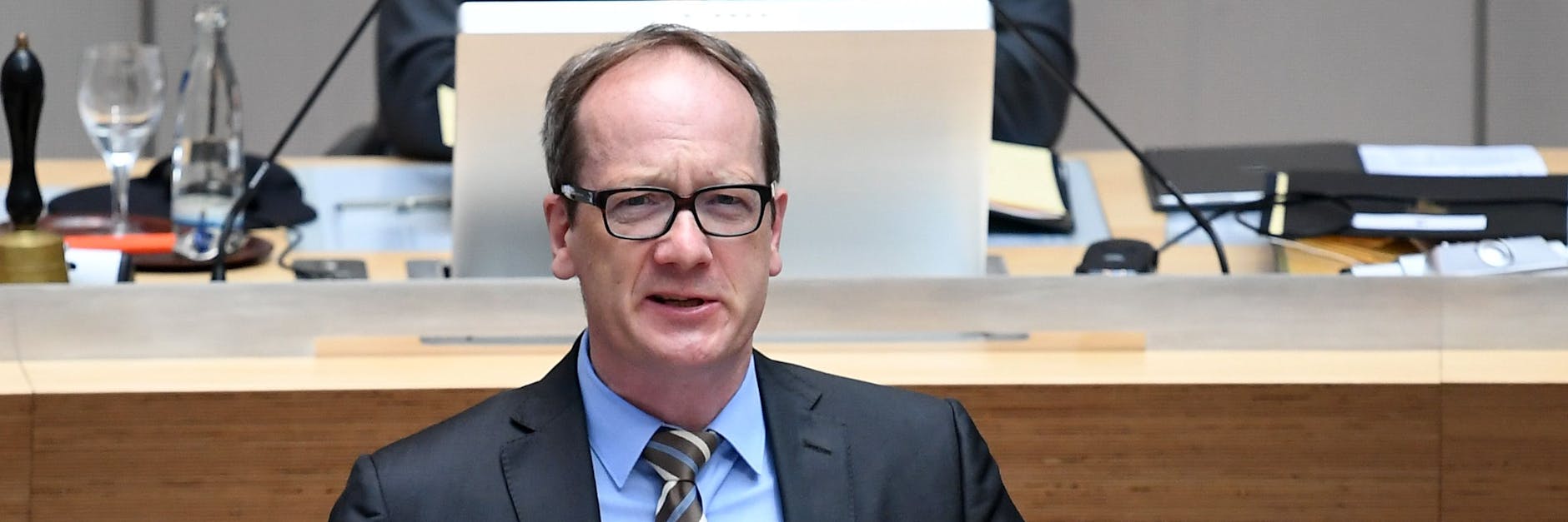 Henner Schmidt (FDP) hat sich über die Bemerkungen von Klaus Wowereit zur Berliner Verwaltung geärgert.