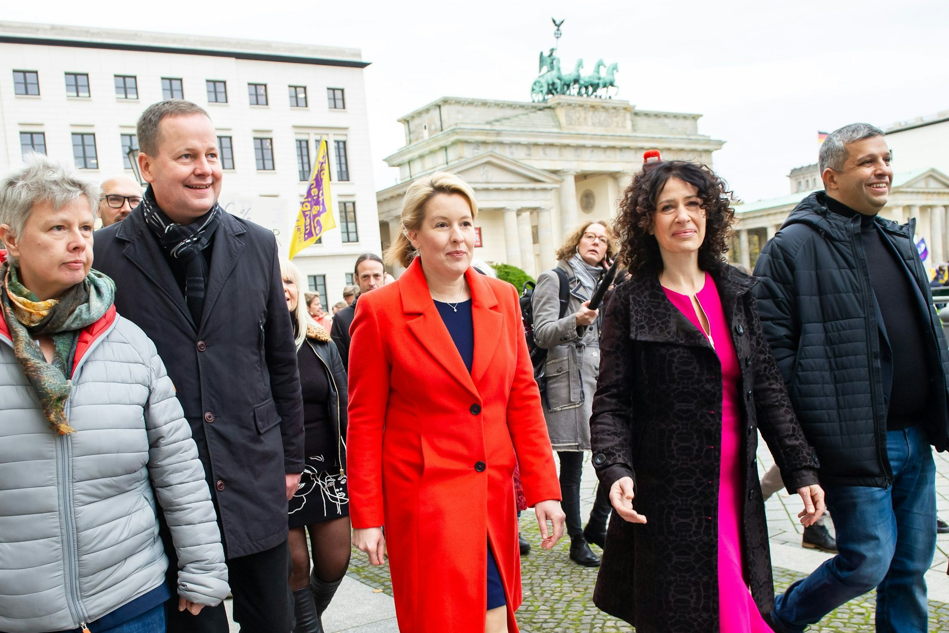 Auftakt der rot-grün-roten Koalitionsverhandlungen am Pariser Platz.<br>