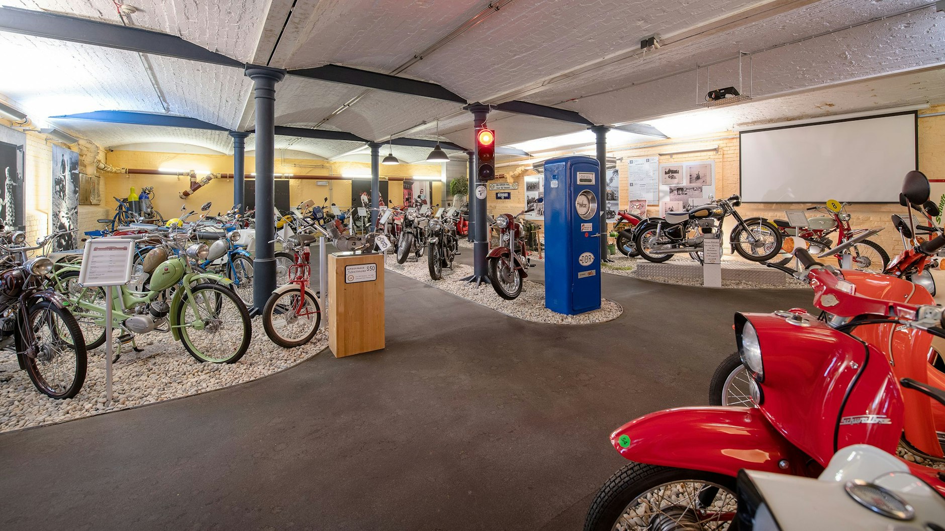 Das DDR Museum betreibt seit August auch eine Motorrad-Ausstellung in der Rochstraße (Foto). Aber im Depot lagern noch viel mehr Schätze von früher.&nbsp;