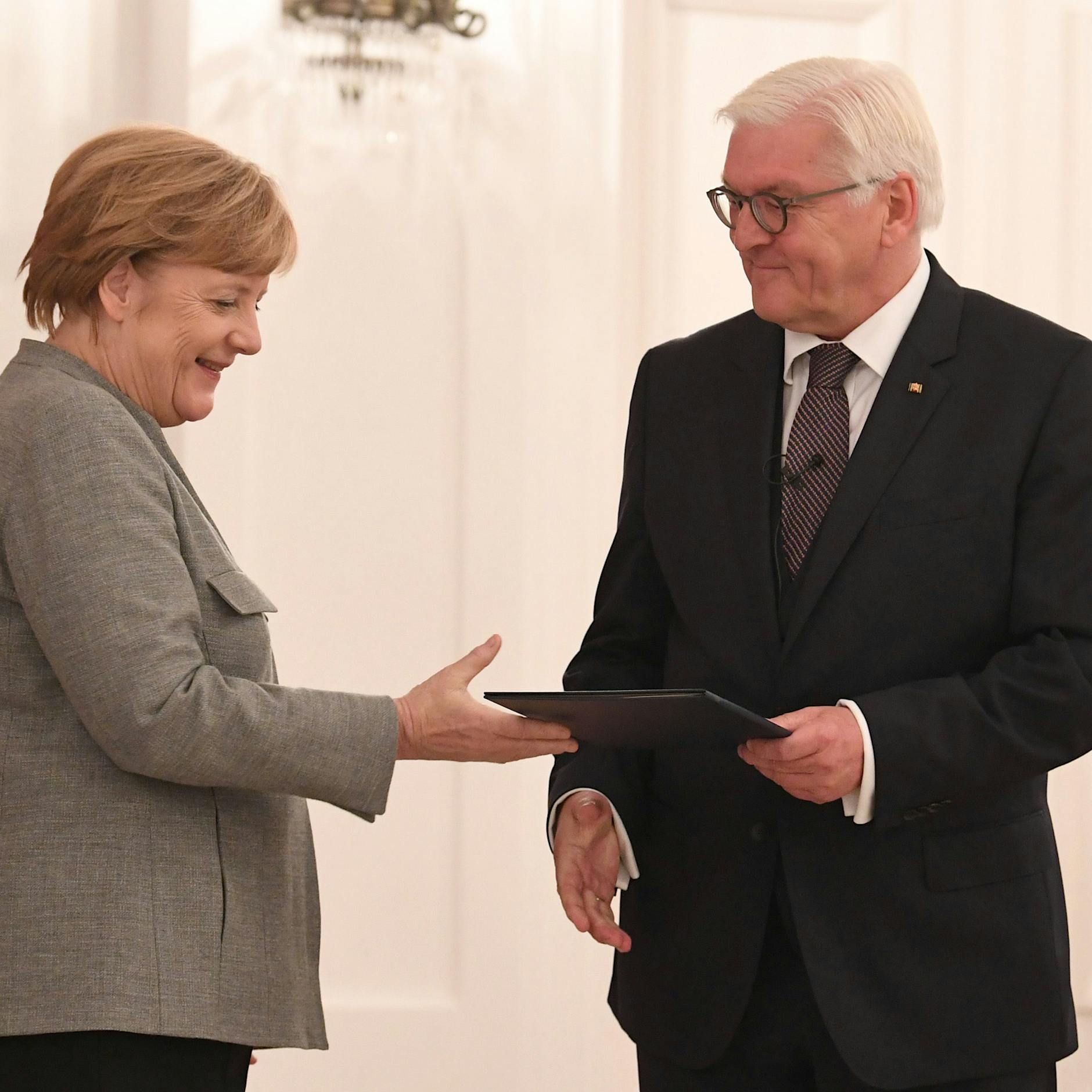 Abschied von Wolfgang Schäuble, Angela Merkel wird entlassen: DAS passiert alles auf der ersten Sitzung des neuen Bundestags!