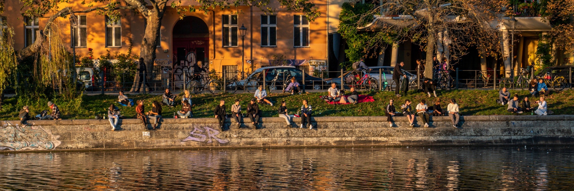 Sturm Ignatz ist vorbeigezogen: Jetzt wird es wieder schön - und ungewöhnlich warm. Wie hier in Kreuzberg werden das viele Menschen genießen können.