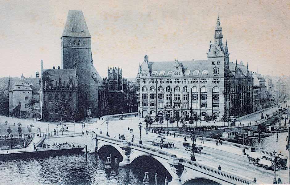 Diese Illustration von 1899 zeigt die Waisenbrücke und das Märkisches Museum, das heute Stadtmuseum heißt und viele Berliner Schätze beherbergt.<br><br>