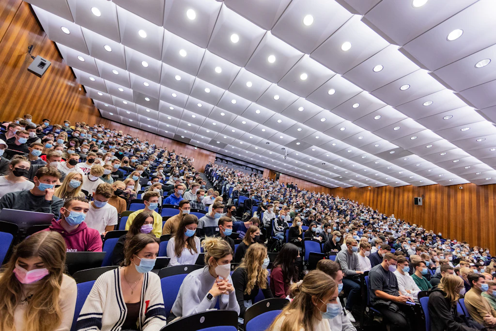Aufruf an Erstsemester und andere Studierende: Geht wieder an die Unis!