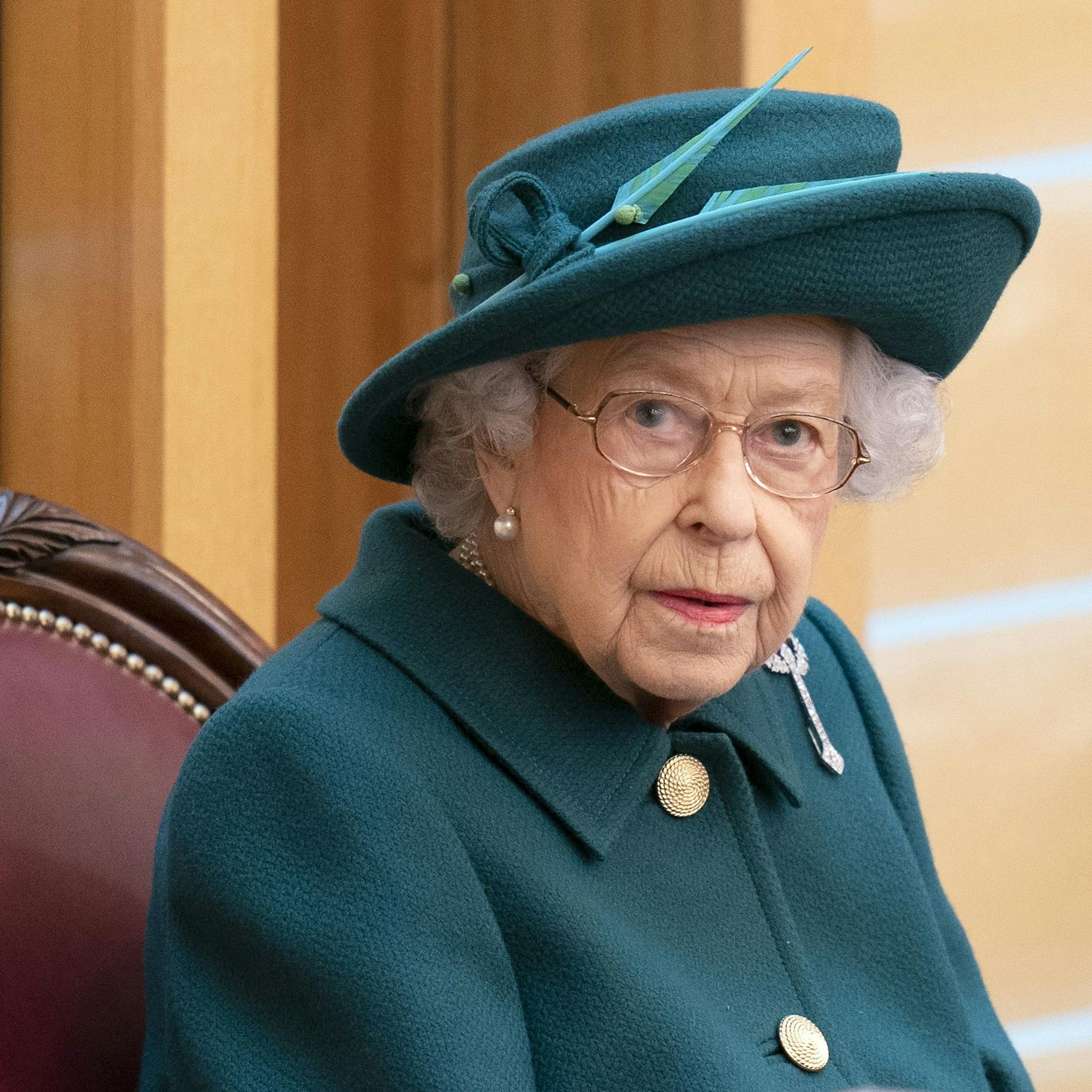 Große Sorge um Elisabeth II.: Wie schlecht geht es der Queen wirklich – und was verheimlicht der Palast?