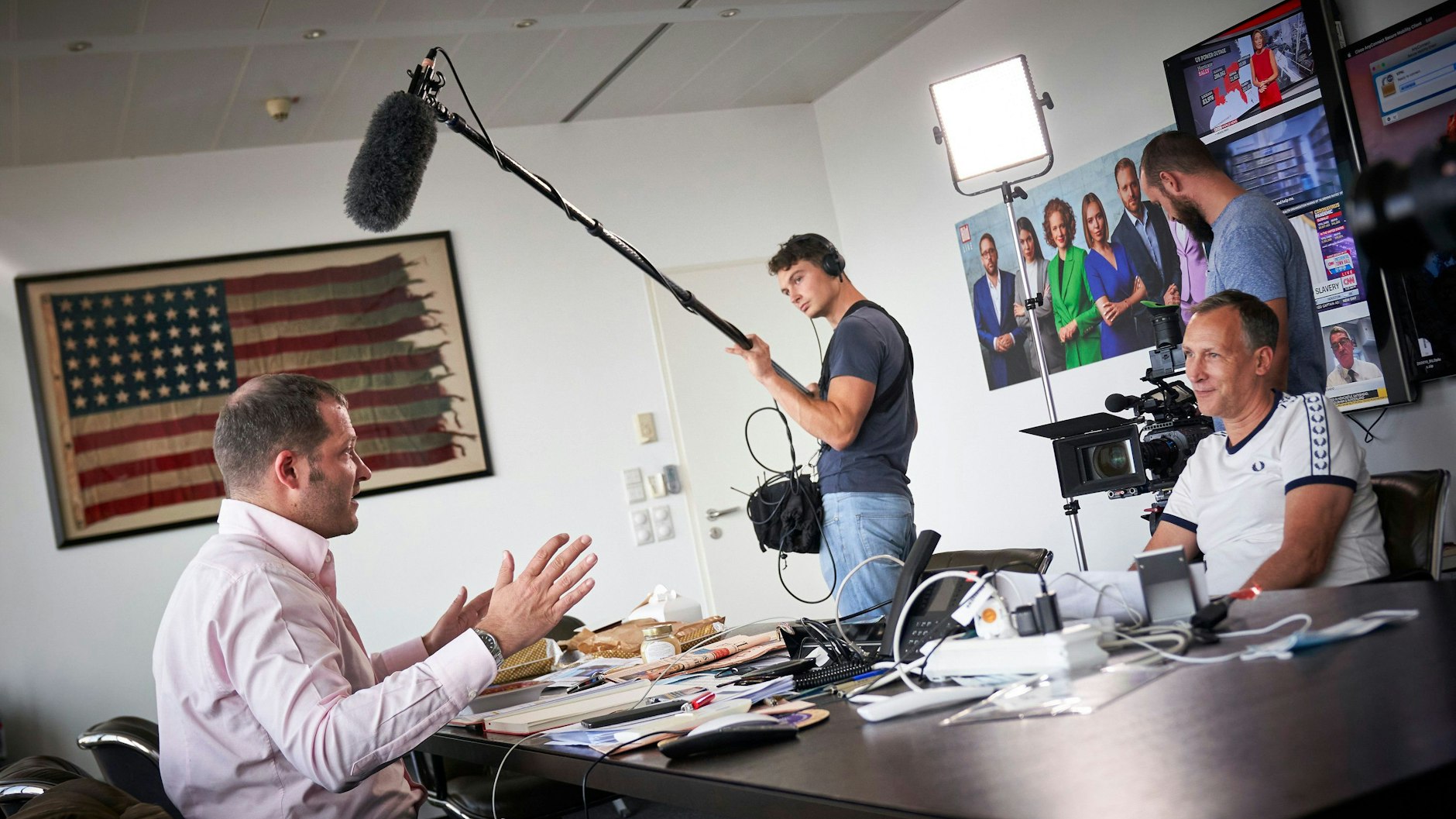 Julian Reichelt war Protagonist einer Amazon-Dokumentation über die Bild-Zeitung. Hier ein Foto der Aufnahmen.