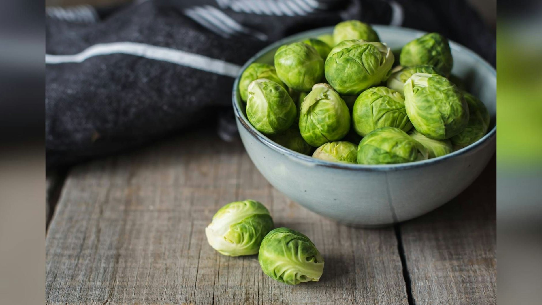 Rosenkohl ist bei einigen Menschen sehr beliebt. Es gibt verschiedene Gerichte für das Winter-Gemüse.