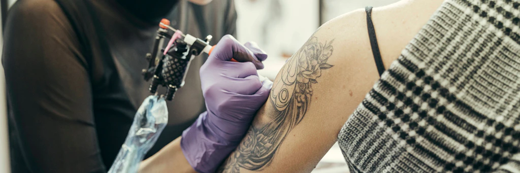 Kleidung Frisur Oder Tattoos Wann Darf Der Arbeitgeber Mitreden