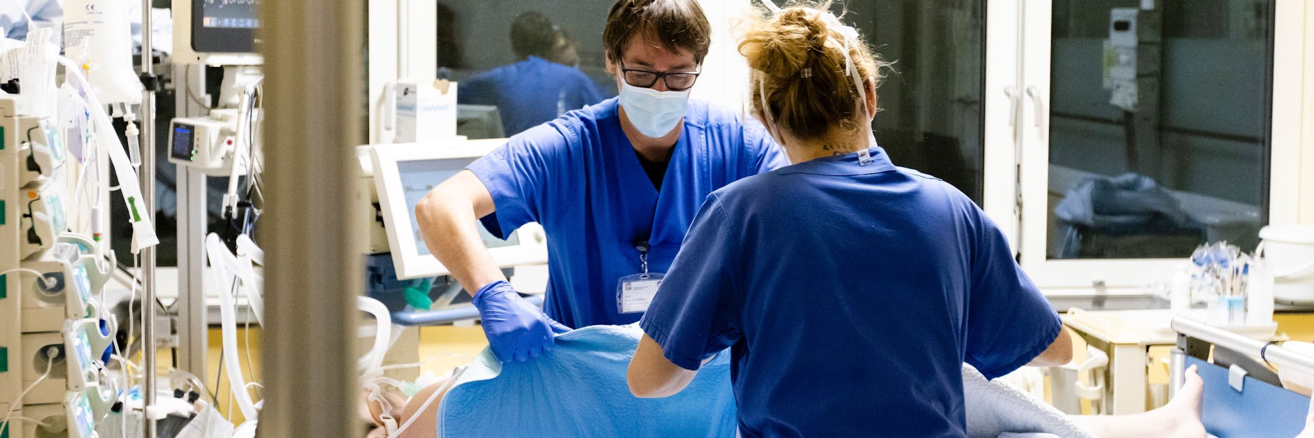 Bei Krankenpflegern ist die Fachkräftelücke mit am größten.