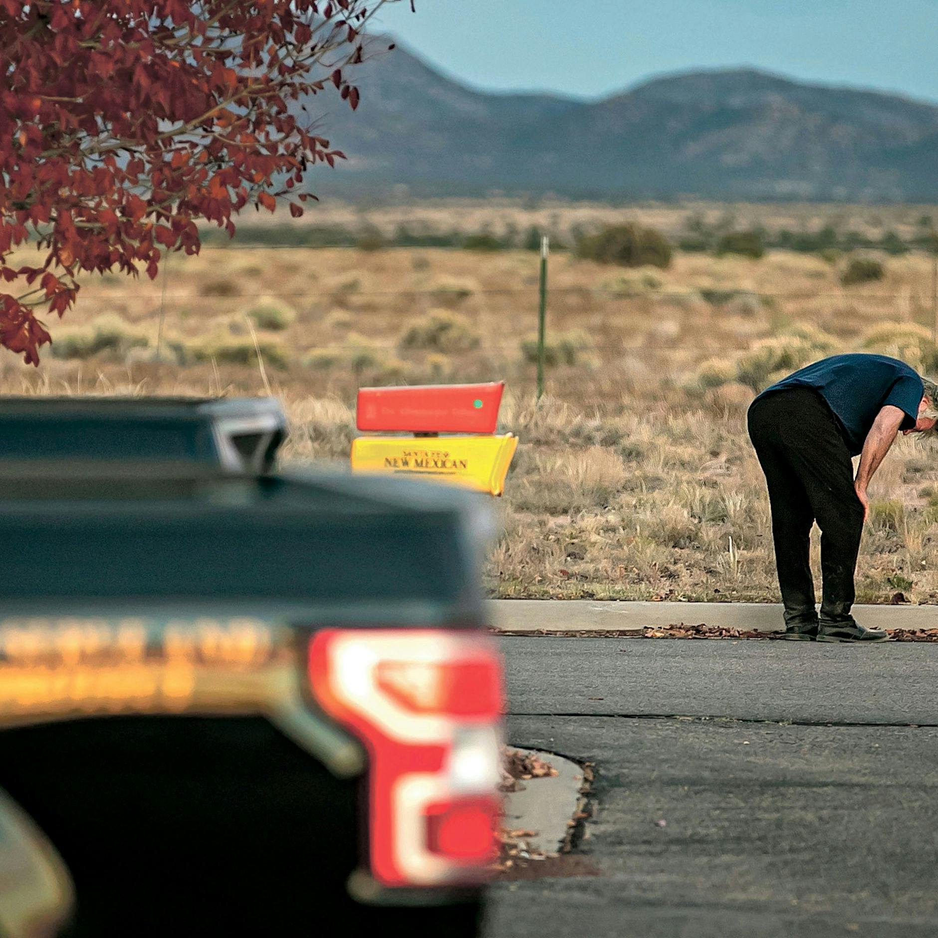 UPDATE zum Todesdrama beim „Rust“-Westerndreh: Ermittlungen gegen Waffenmeisterin (24) und Regieassistent +++ Proteste und Schusspannen beim Filmdreh