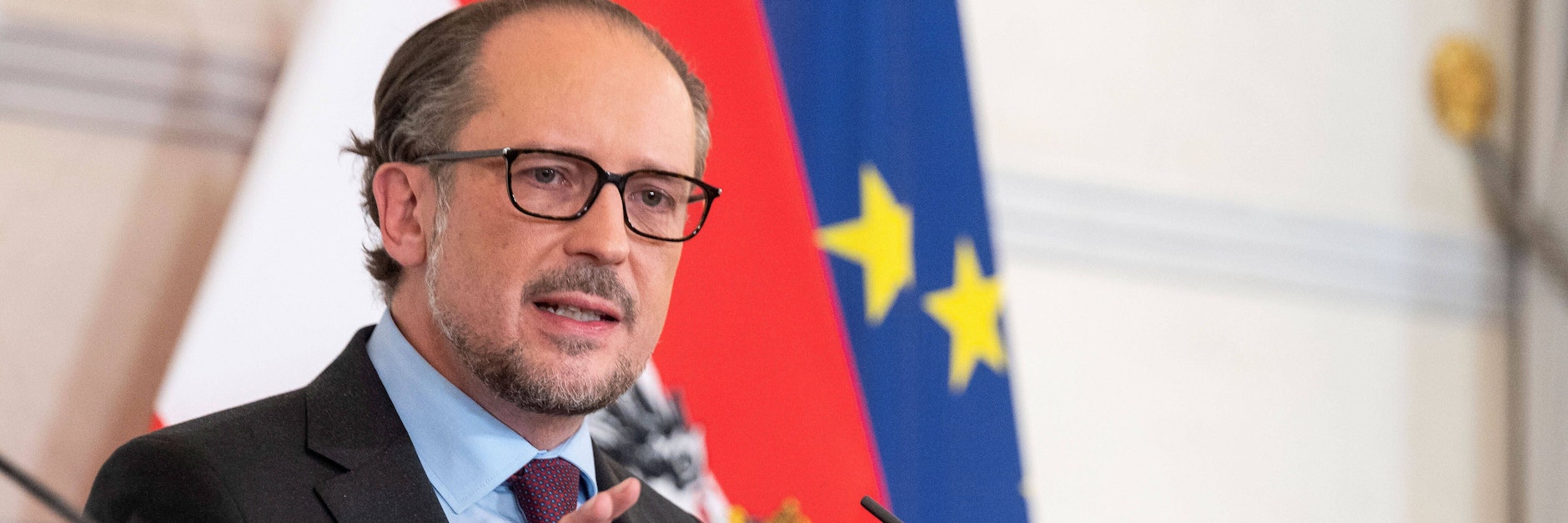 Österreichs Bundeskanzler Alexander Schallenberg setzt Impf-Skeptiker massiv unter Druck.