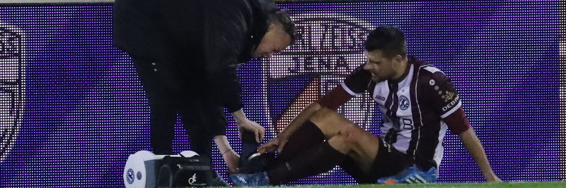 Böses Andenken an den Kick in Jena: Niklas Brandt (r.) fällt mit einer Knöchelverletzung gegen Auerbach aus.&nbsp;