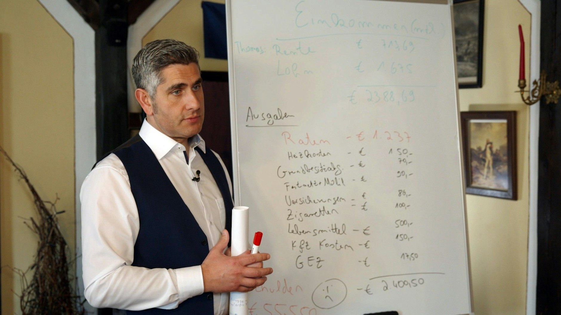 Bei „Raus aus den Schulden“ hilft Schuldnerberater Stilianos Brusenbach Familien, ihren Teufelskreis zu durchbrechen.