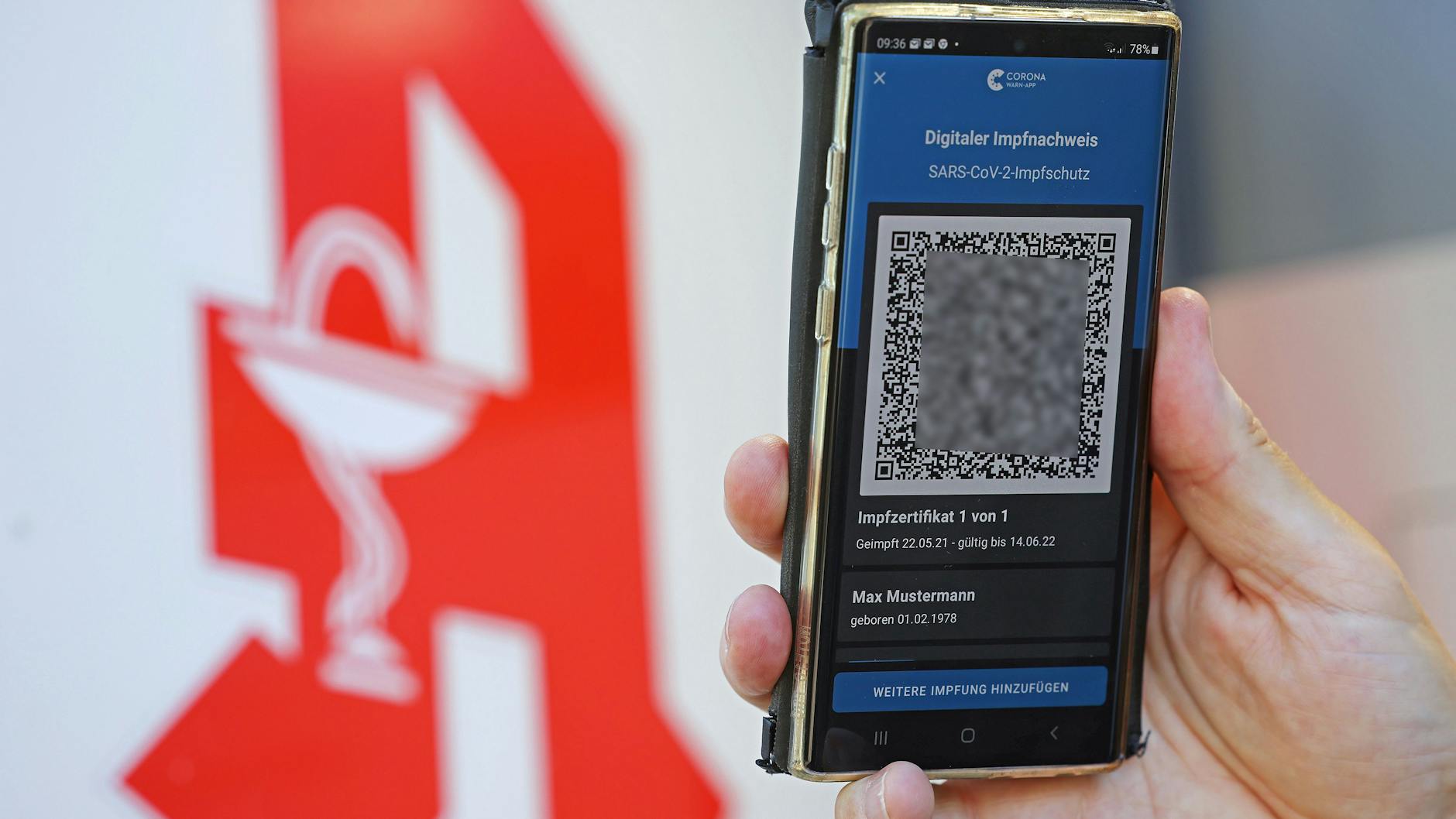 Ein QR-Code für das Handy, das den Impfnachweis anzeigt. Innenminister Herrmann (CSU) geht davon aus, das Hunderte Fälschungen im Umlauf sind.