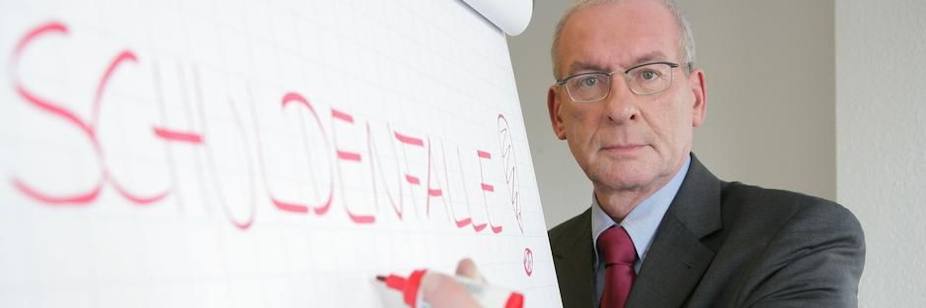 Peter Zwegat war über viele Jahre hinweg das Gesicht von „Raus aus den Schulden“. Jetzt ist die Kult-Show mit einem neuen Schuldnerberater zurück.